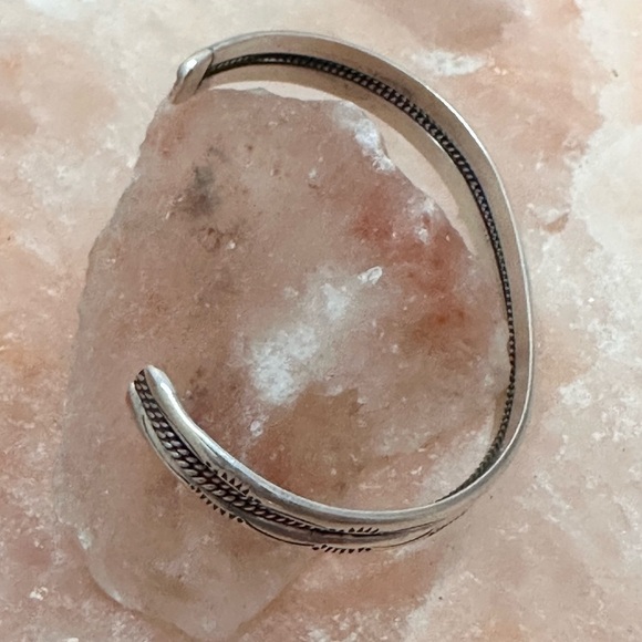 AH Anne Hellman Sterling Silver Cuff Bracelet Minimalist Artisan Signed 5505 Y - Picture 7 of 16